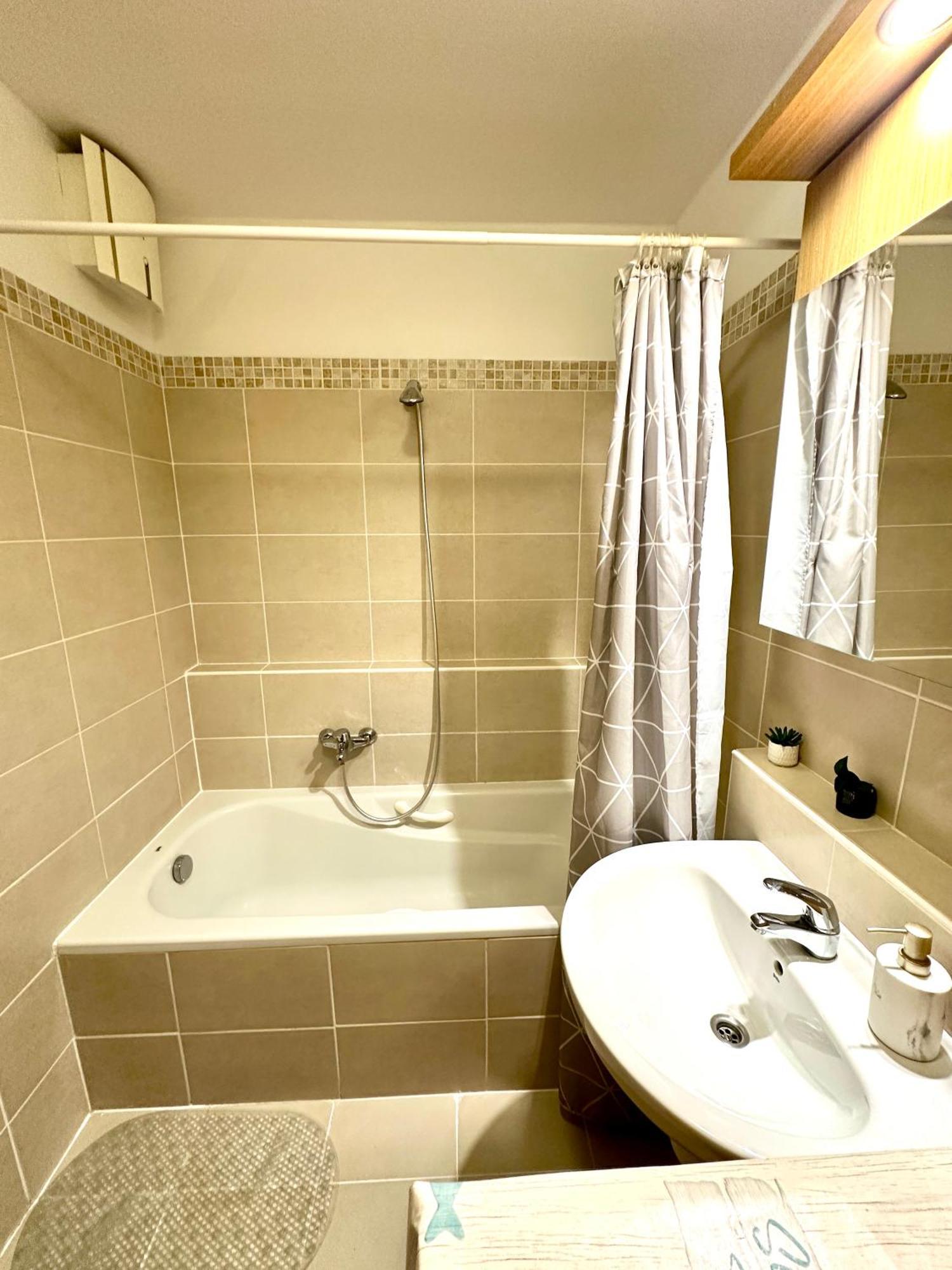 Central Apartment With Balcony Budapeszt Zewnętrze zdjęcie